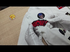 Schädel-kundenspezifische gestickte Buchstabe-Flecken mit Merrow-Grenzkleber-Schutzträger