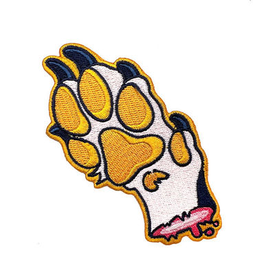 Netter Karton-Hund Paw Iron On Clothing Patch gesticktes 100% folgen PMS-Farben