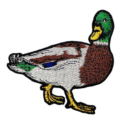 Farbflecken-Eisen Karton-Duck Embroidery Patchs PMS auf gesticktem Flecken