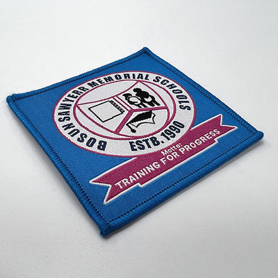 Kundenspezifische Firmenlogo-Patches zum Aufbügeln folgen der Pandone-Farbe für Kleidung
