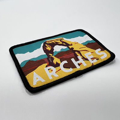 6 Farbnähen kundenspezifischer Jean Patches Natural Creative Brand-Name auf gesponnenen Flecken