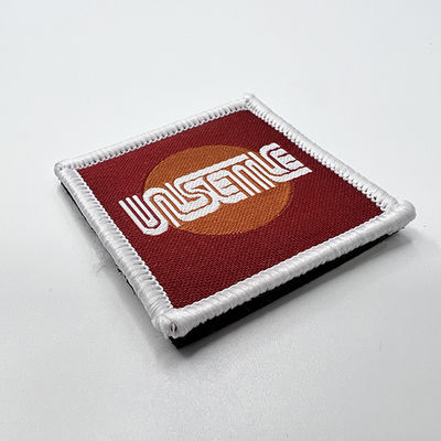 Kundenspezifischer Markenname gesponnener Logo Patch Stitched Name Patches mit Merrow-Grenze