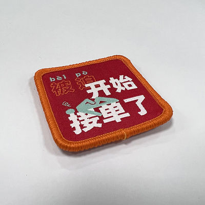 Liegendes flaches Stimmungs-Eisen Chinas auf gesponnener Flecken-handgemachter Grenze für Kleidung
